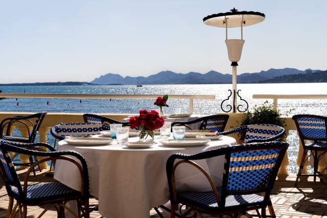 Restaurante com Praia Particular Juan-les-Pins · Hotel Belles Rives