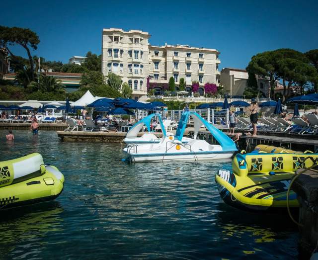 Praia particular e Esqui Aquático Cap d’Antibes · Hotel Belles Rives